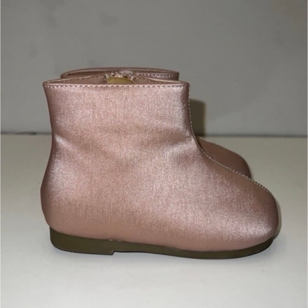 Baby/toddler rose gold girls boots size 23(6)